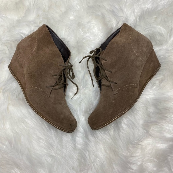 π₯MAKE ME AN OFFERπ₯ GUC Franco Sarto Suede Wedge Desert Lace-Up Boots Booties - Picture 1 of 9